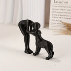 Escultura Minimalista de Amizade Humano e Cão