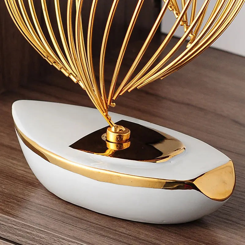 Escultura Decorativa Minimalista em Metal e Cerâmica