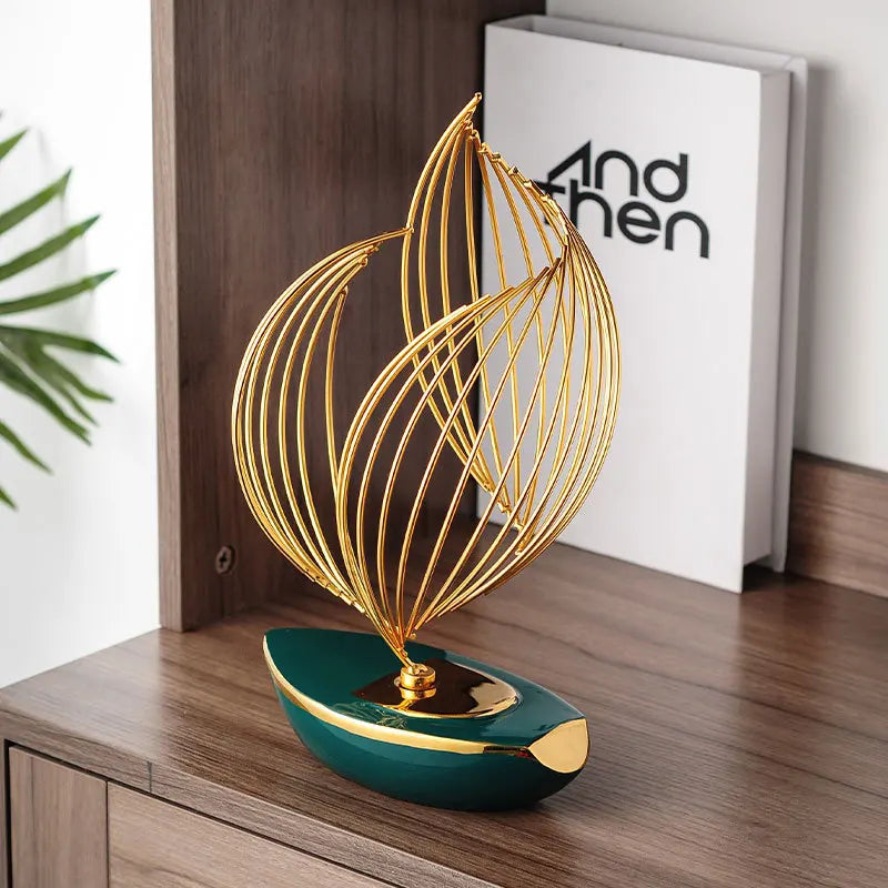 Escultura Decorativa Minimalista em Metal e Cerâmica