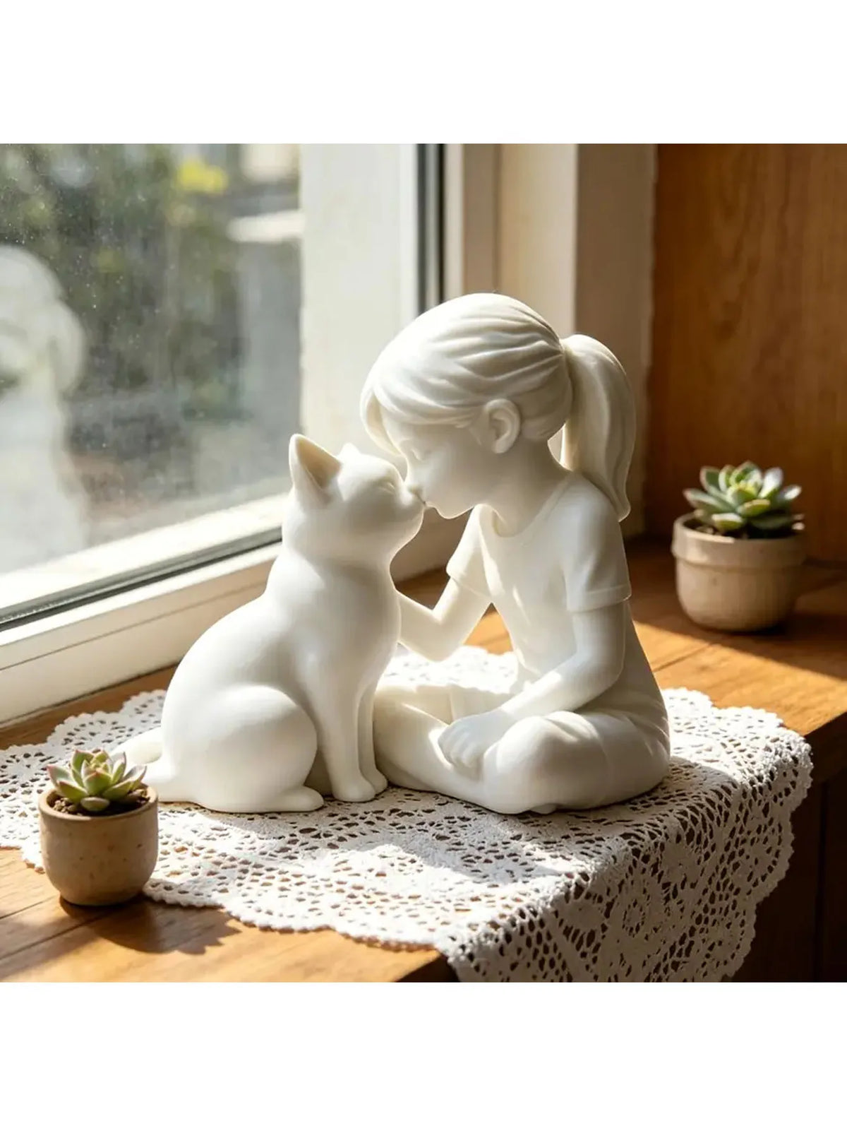 Escultura Menina com Gato Minimalista