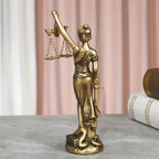 Escultura Deusa da Justiça em Resina com Relógio