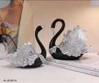 Casal de Cisnes Decorativos em Resina