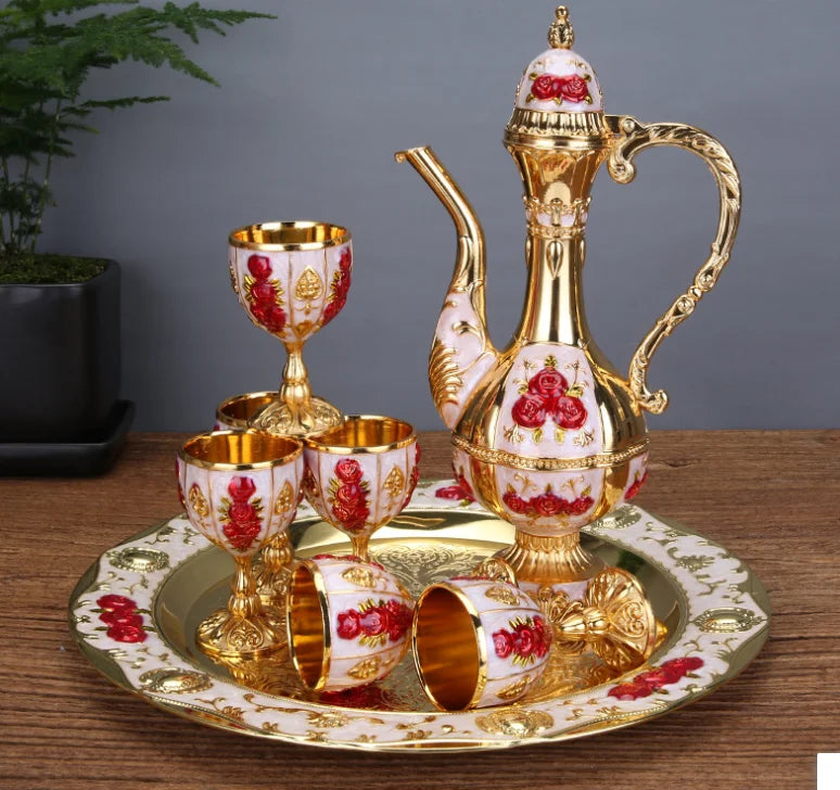 Conjunto de Decanter e Taças de Metal Elegante