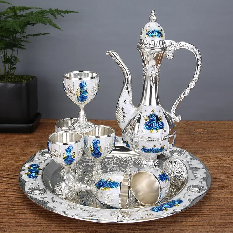 Conjunto de Decanter e Taças de Metal Elegante