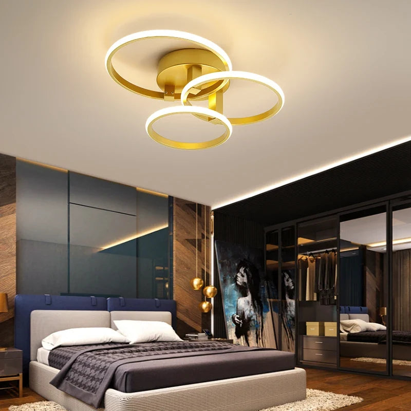 Lustre de LED Moderno Dourado para Ambientes Elegantes