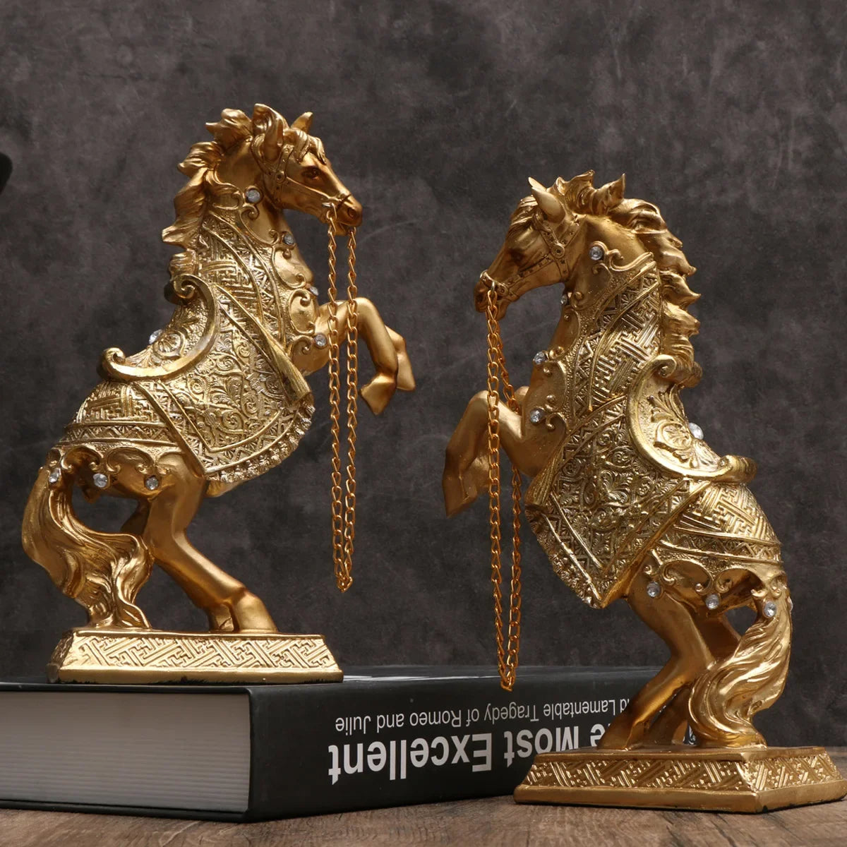 Estátua de Cavalo Majestic Golden