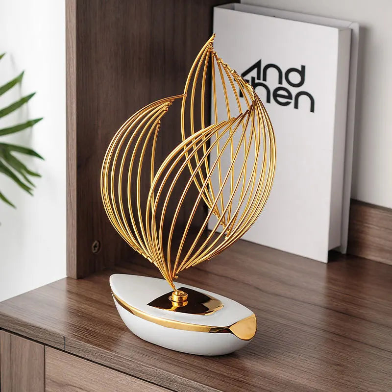 Escultura Decorativa Minimalista em Metal e Cerâmica