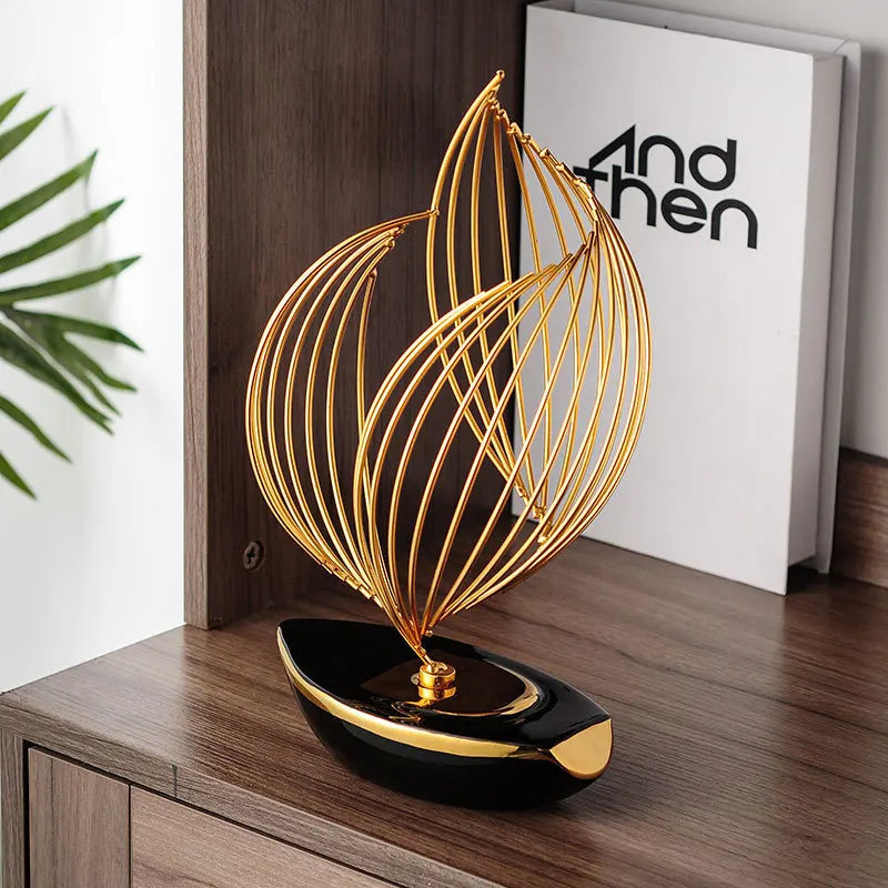 Escultura Decorativa Minimalista em Metal e Cerâmica