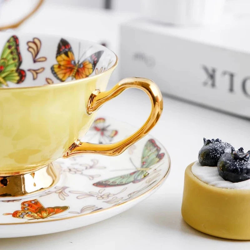 Conjunto de Xícara de Chá em Porcelana de Osso com Design de Borboleta