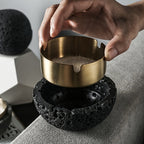 Cinzeiro Minimalista de Concreto com Tigela de Aço Inoxidável