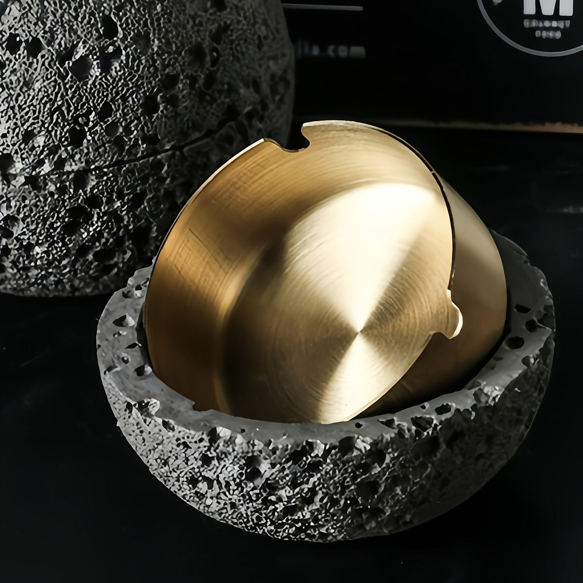 Cinzeiro Minimalista de Concreto com Tigela de Aço Inoxidável